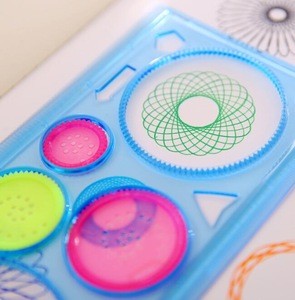Multifunctional Spirograph Drawing Plastic Ruler / Children Interesting Puzzle Drawing Ruler / Color Random Drawing Toys
