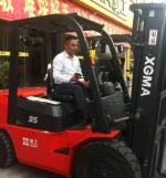 Power generating engine forklift