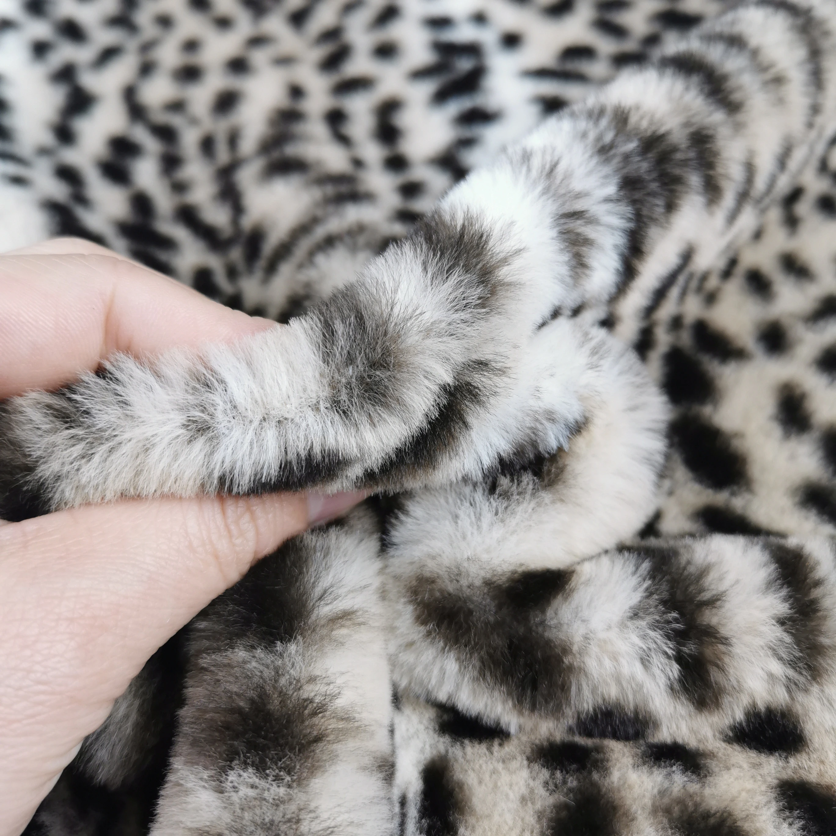 Super soft100%polyester leopard printed plush rubbit fur slipper  carpet garment clothing polyester knitted fabric