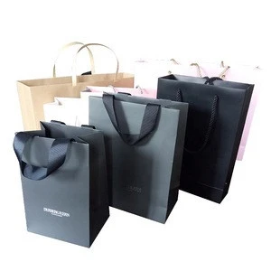Wholesale Custom Paper Gift Bag With handle  and  Design Logo for Wedding luxury paper shopping gift bag
