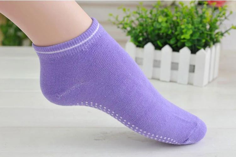 Cheap sport socks for female breathable socks Yoga and Pilates non-slip socks