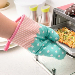 Cute Kitchen Cooking Microwave Oven Mitt Insulated Non-slip Glove Thickening High Temperature Oven Glove