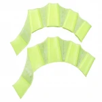 Flexible Diving Hand Paddle Finger Webbed Silicone Swimming Hand For Swimming Training