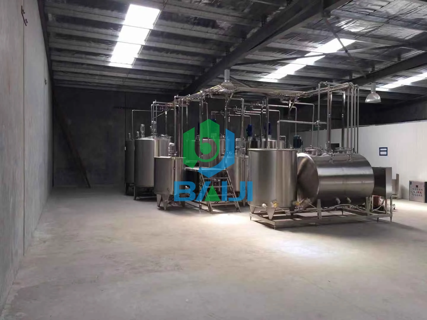 Full automatic liquid beverage manufacturing bottling plant / drinking juice filling processing machine production line