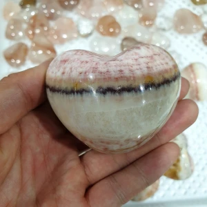 Wholesale natural carved crystal heart semi precious stones crystal crfats red rhodochrosite heart for wedding souvenirs