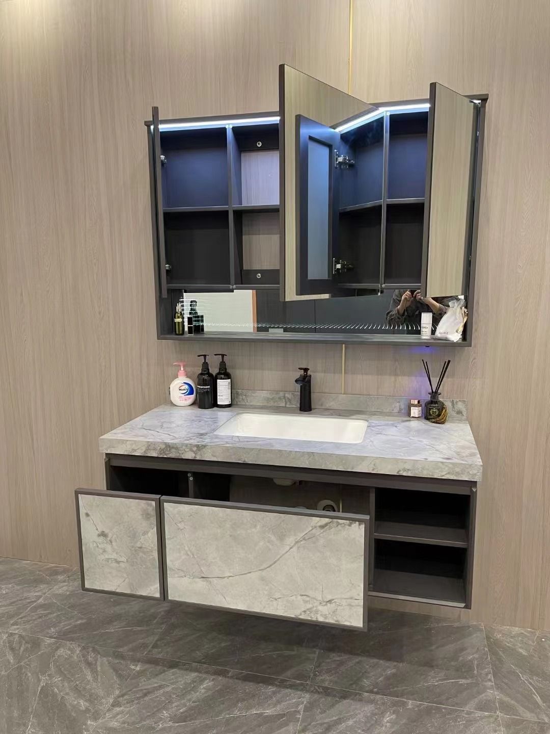 Buy Modern Bathroom Vanity With Counter Top from HANGZHOU DICHENG ...