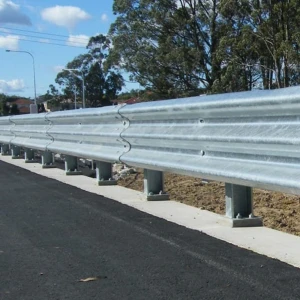 AASHTO M180 Thrie beam highway guardrail Protecting road used highway safety barrier guardrail