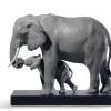 China Factory Seller Custom garden decoration animal sculpture fiberglass elephant statue