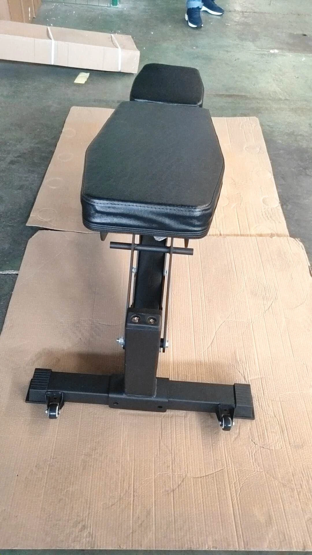 Gym flat weight bench