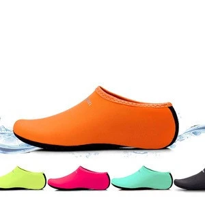 New Arrival wholesale neoprene waterproof beach plastic shoes socks for swimming