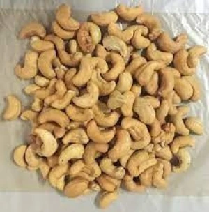 Fresh & Crunchy Cashew Nuts | Wholesale Distributor