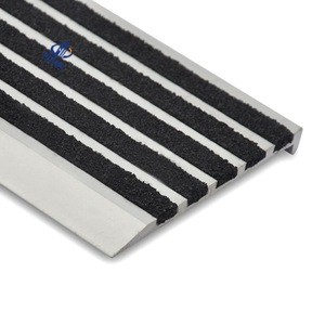 2015 new arrival carborundum inserts black aluminum stair nosing For Hotel Step Safety