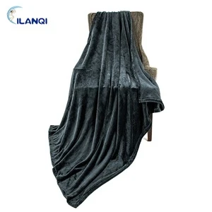 China Manufacturers Customize Size Flannel Throw Travel Blanket