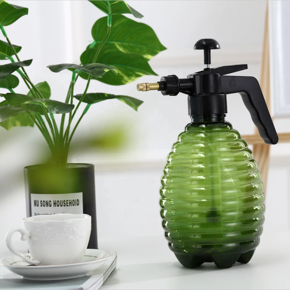 Household air pressure watering can PP plastic watering pot hand  pressed garden spray pot water can