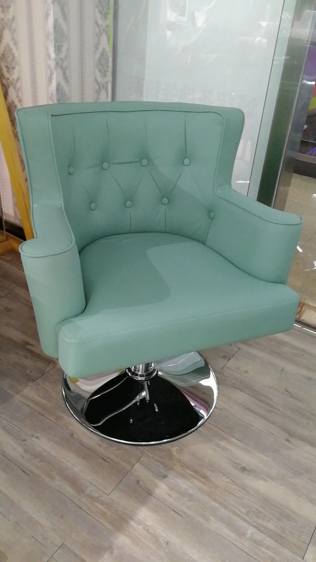 New Design luxury antique beauty salon green color optional barbershop equipment chairs