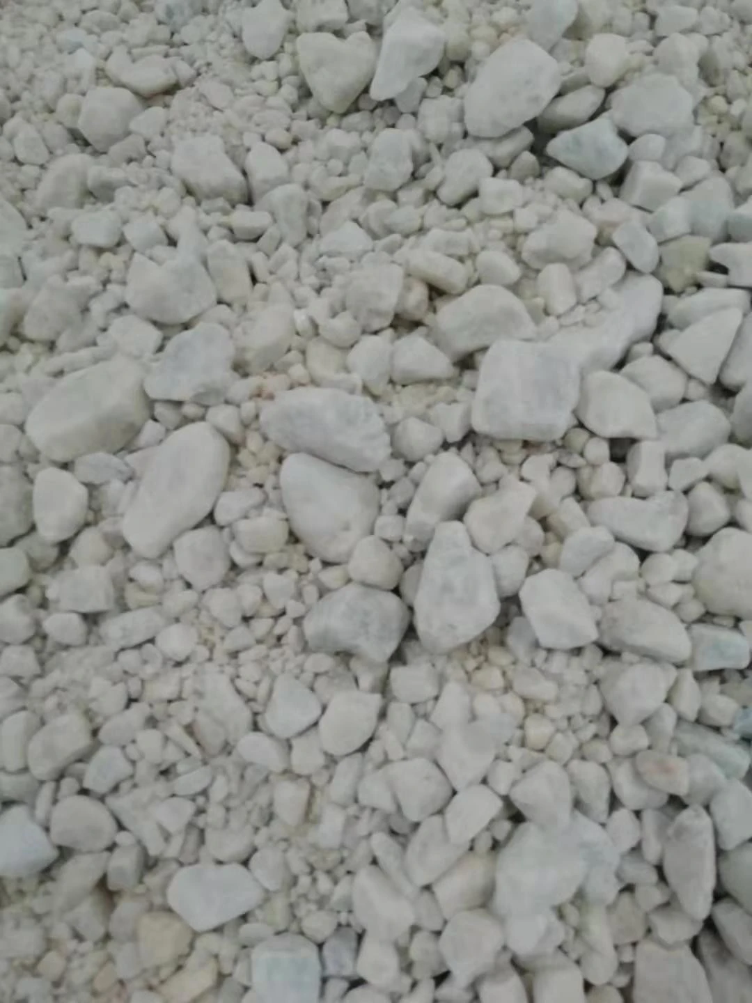 Top quality of white barytes lump SG4.4 paint barite lumps