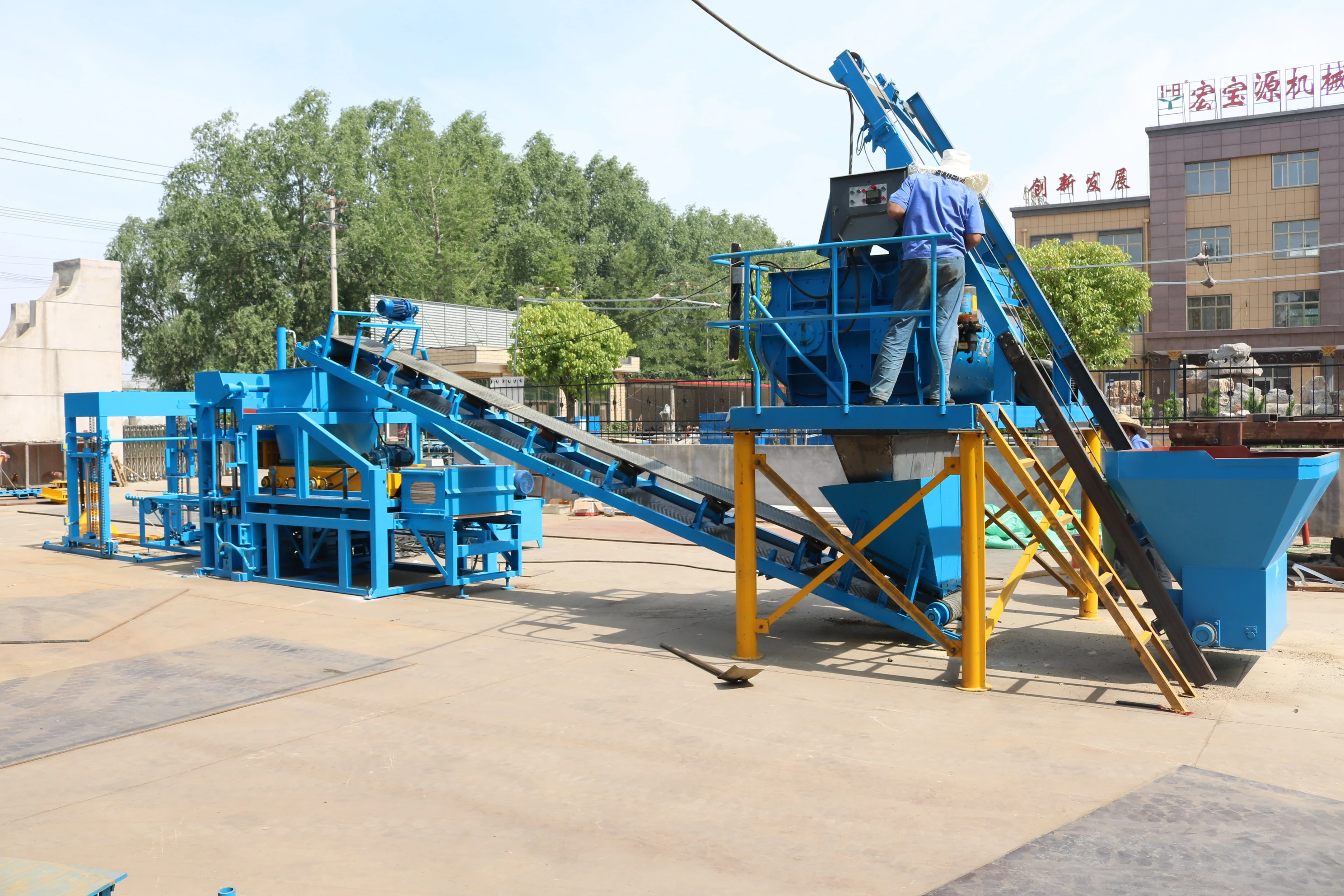 High quality low price QT4-15 automatic hydraulic fly ash interlocking cement brick making machine price in india