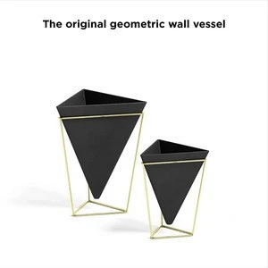 Plant pot stand metal Plated Metal Wire Flower Pot Table Geometric Vessel Flower Planter For Displaying Small Plants