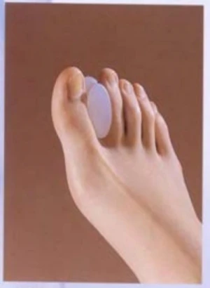 Silicone toe spreader