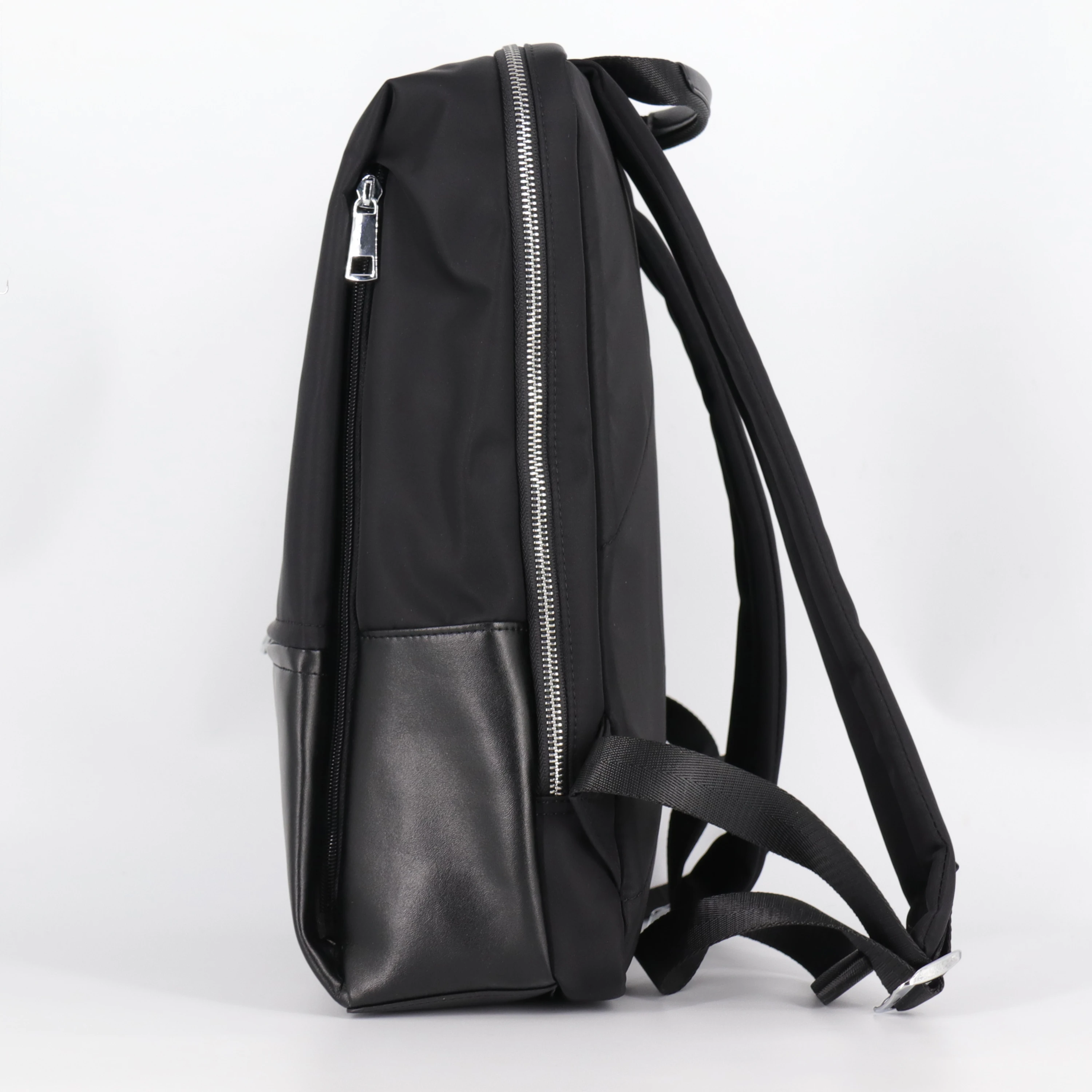 2021 Wholesale Customized logo casual travel Backpack Nylon