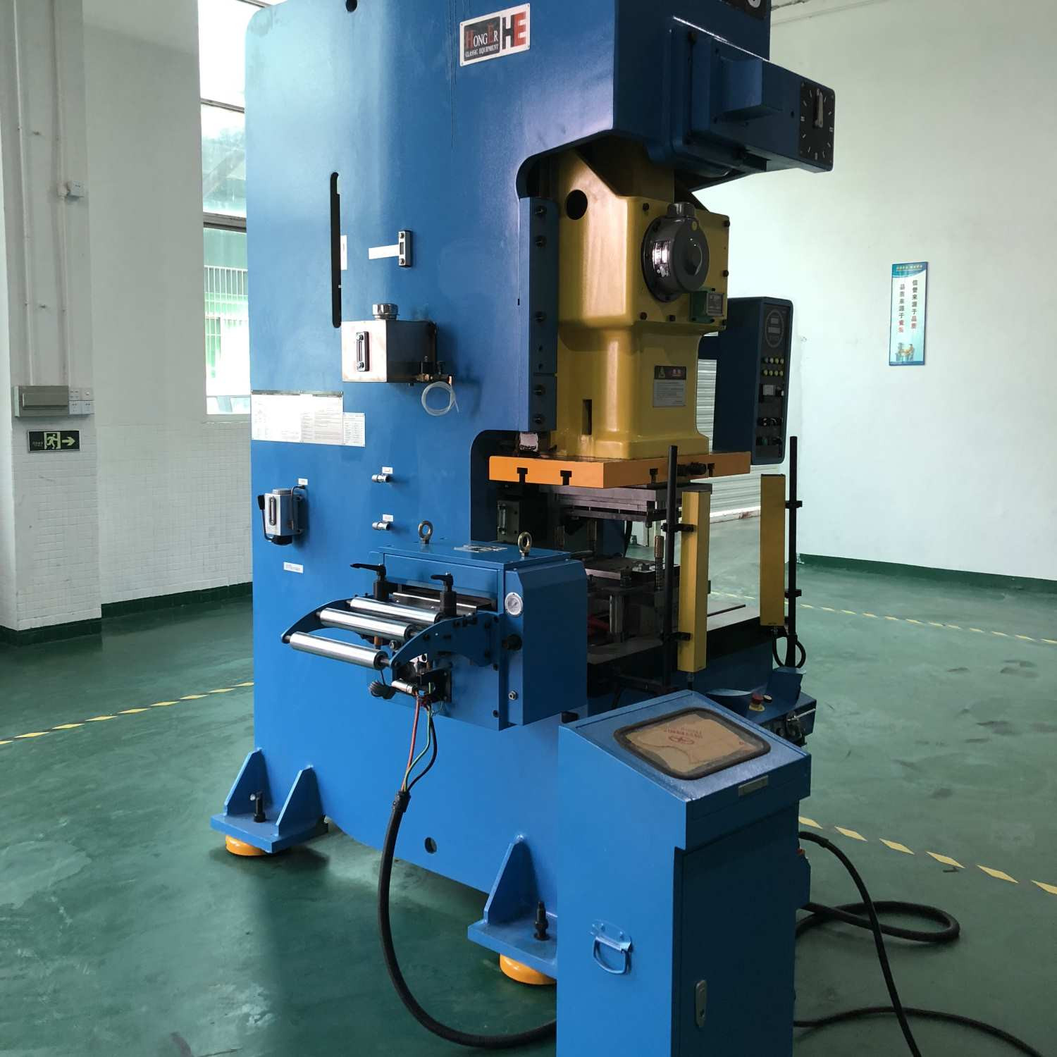 Buy Apa High Precision 15 Tons Pressing Machine Plc Control System ...