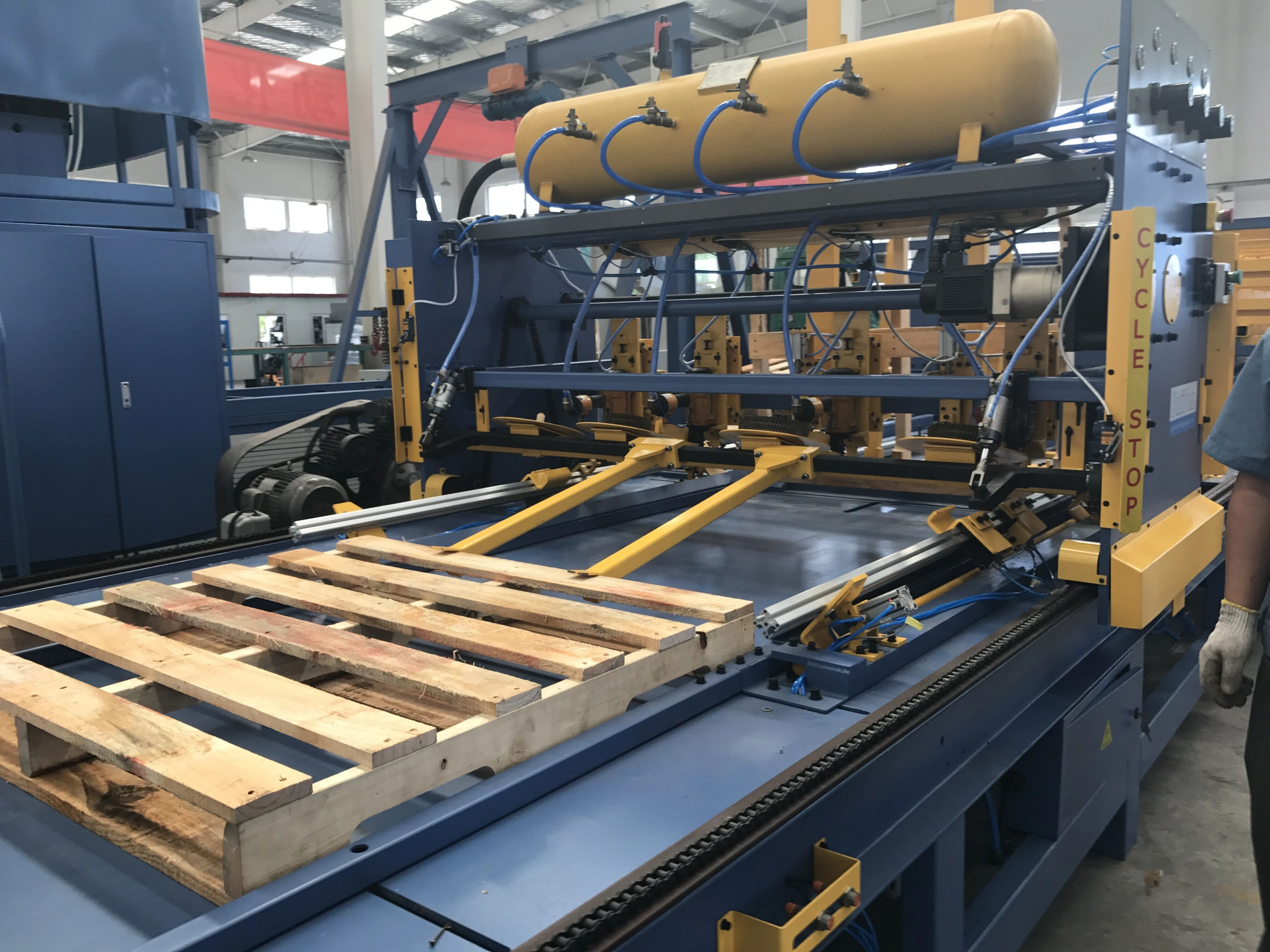 Automatic Stringer Pallet Making Machine For Nailing Wood Pallet