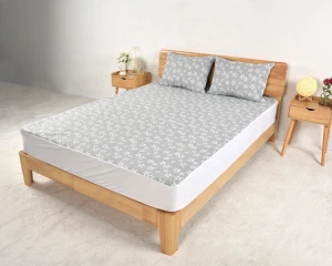 Customized High Quality Jacquard Knitting Fabric special logo design Mattress Protector with TPU waterproof back