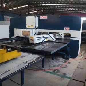 Hot sales ISO9001 CE CNC control system 32 punching stations cnc turret punch