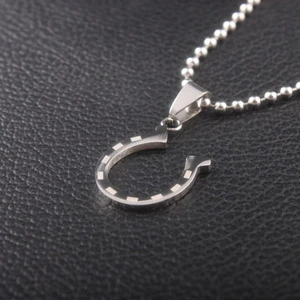 Latest design simple horseshoe shaped stainless steel pendant necklace