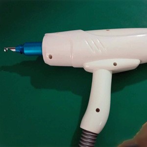 Portable laser handle gun with nd yag Q switch tattoo removal 1320/532/1064/755 tips 808nm  with CE certification