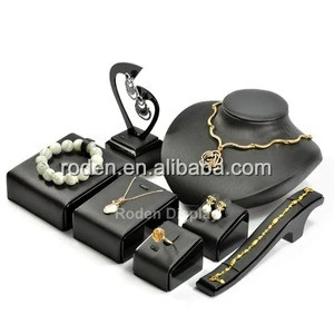 2018 hot sale and Fashion Jewelry shop window display wrapped black leather visual presenter
