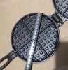 Best Selling Black Easy Quick Cast Iron Waffle Cake Pan Handle Round Bottom Flip Pan YQ-D004