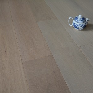 Decor Traditional White Smooth Surface Russian Oak Engineered Wood Flooring For Apartment &amp; Hotel Project