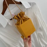 Fashion style female new 2020 chain shoulder Messenger bag wild ins portable gift box small square bag