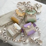 Hot selling  New Envelope shoulder bags  Old-fashioned Handbag with Wide Shoulder Band and Slant Shoulder Band in
