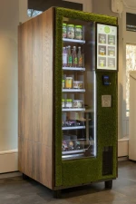 Last generation smart vending machine with 27'' touchscreen and 3G connection