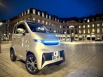 Electric fully enclosed mobility vehicle