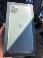 Selling Apple iphone and samsung phones