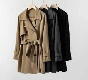 Short windbreaker coat