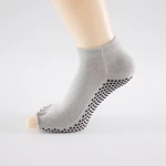 China Factory men Yoga open toe Five Fingers Socks with grip