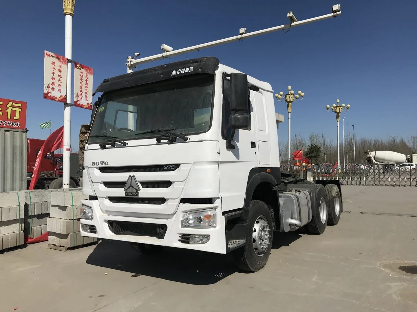 Strong carrying capacity low fuel consumption howo truck tractor