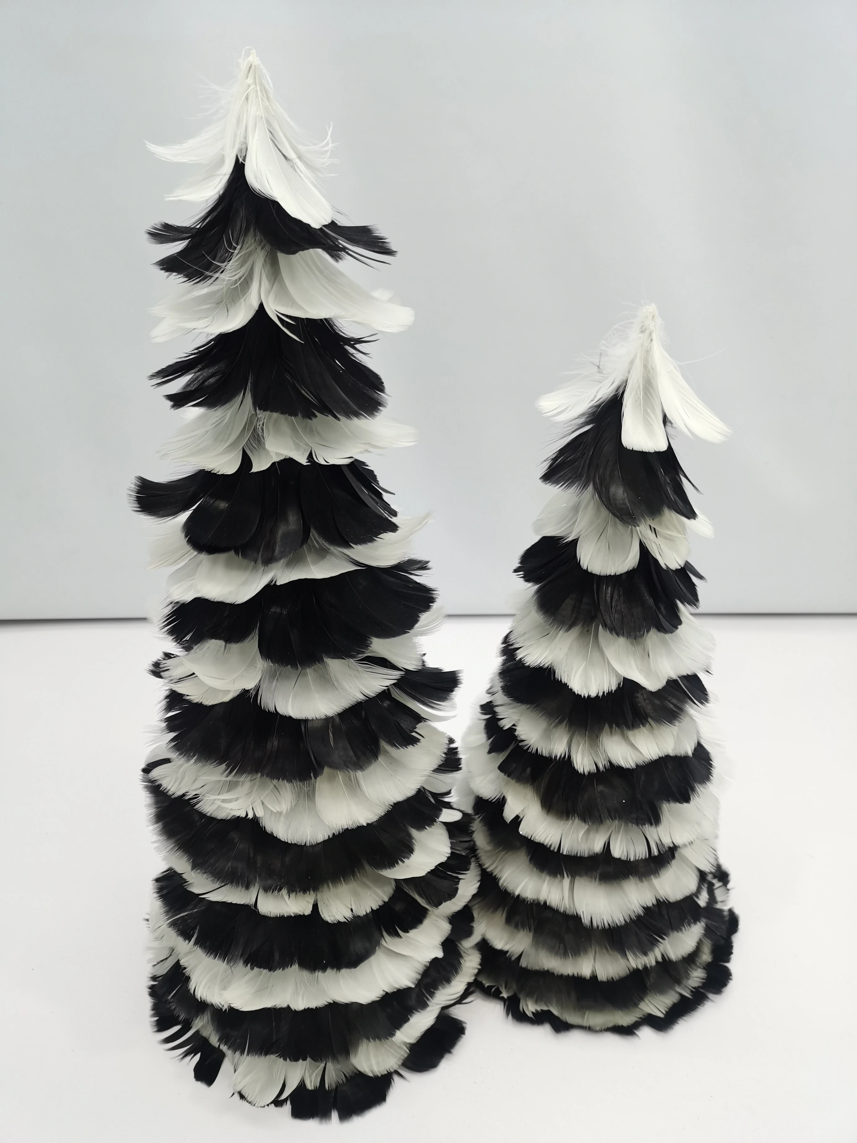 Wholesale Black white Feathers For Crafts Carnival Home Wedding Decorations plumes