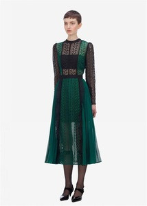 2020 Spring  New long dress with lace long sleeve dress with hollow out women long pleated dress whole sale price high quality