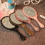 Creative retro pattern handle makeup mirror portable portable hand-held lace mirror beauty tools