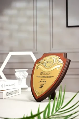 Custom Carbon Crystal Award Plaque UV Carving Process Wooden Metal Combination Featuring Shield Logo for Trophies Medals