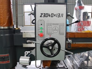 Hot sale vertical rocker drilling machine automatic lifting radial drilling machine Z3040