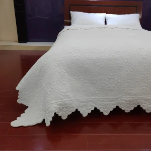 Manufacture Gorgeous Farmhouse Quilted Bedspread With Unique Edging