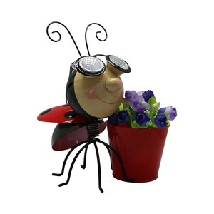 Professional Manufacturer/Supplier of Home&amp;Garden Ornament Decoration Metal Ladybug Solar Light Flower/Plant Pot