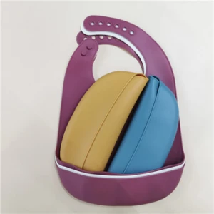 Waterproof high-quality silicone baby bibs can be matched with bowls, plates, spoons and forks of the same color.