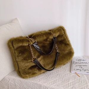 2020 Fashion simple design winter hot sale shoulder bags purse big capacity faux fur handbag with chain